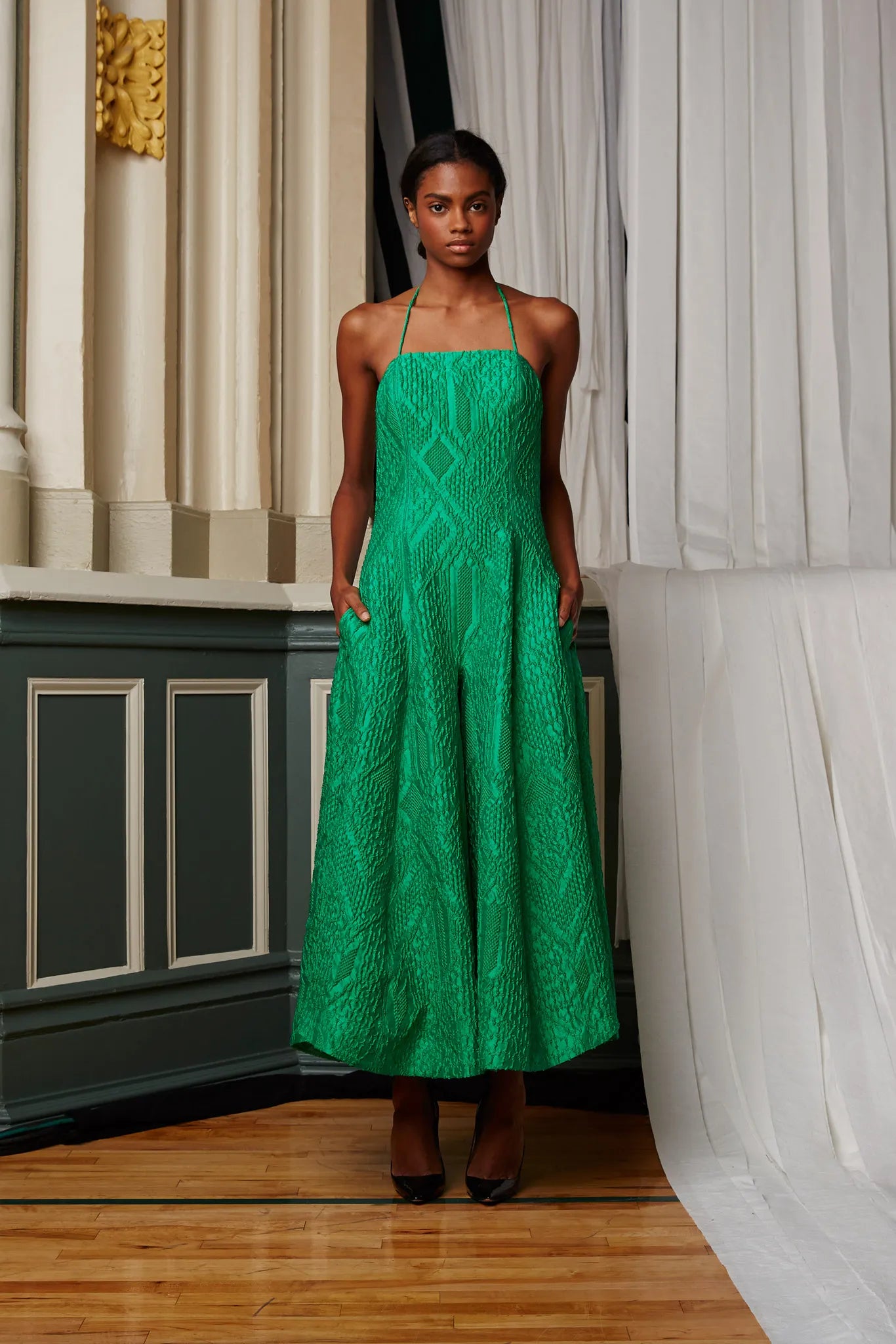 Emerald green halter dress deals